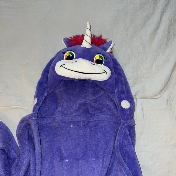 Kids comfy critters purple unicorn hooded blanket - Picture 3 of 7